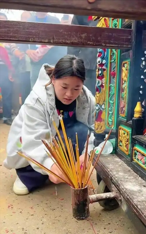 世界杯手机观看-全红婵回乡过元宵明显发福！妈妈发言笑出大白牙，别墅进度更新了|跳水|奥运跳水|跳台|女子|冠军_新浪体育_新浪新闻