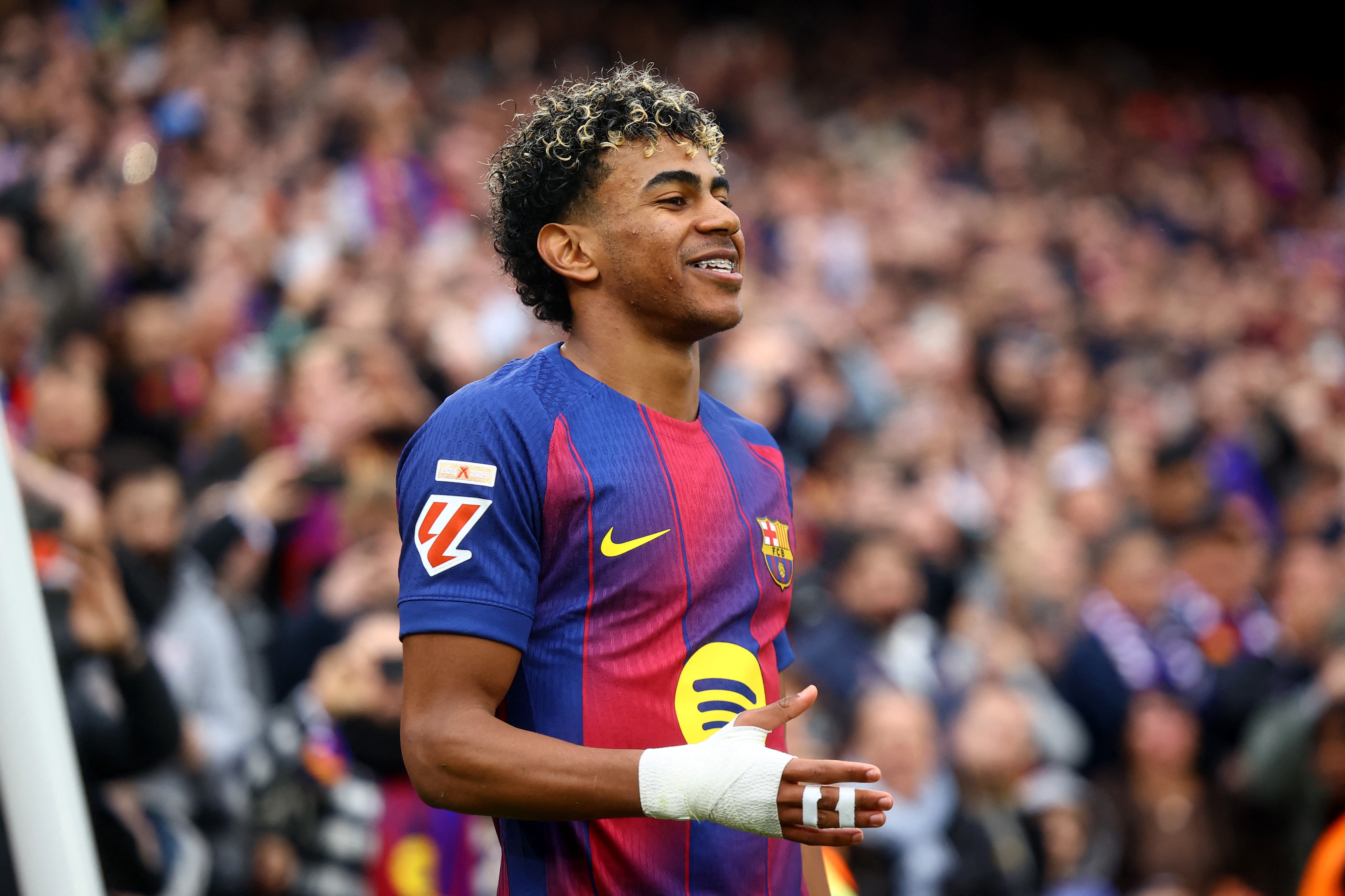 世界杯下载安装指南-球迷票选巴萨2月最佳时刻:亚马尔战黄潜帽子戏法当选