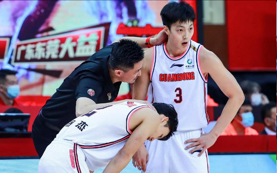 终于找到化学反应！白矮皆得分上双，杜锋手握甜蜜赛程助双枪磨合