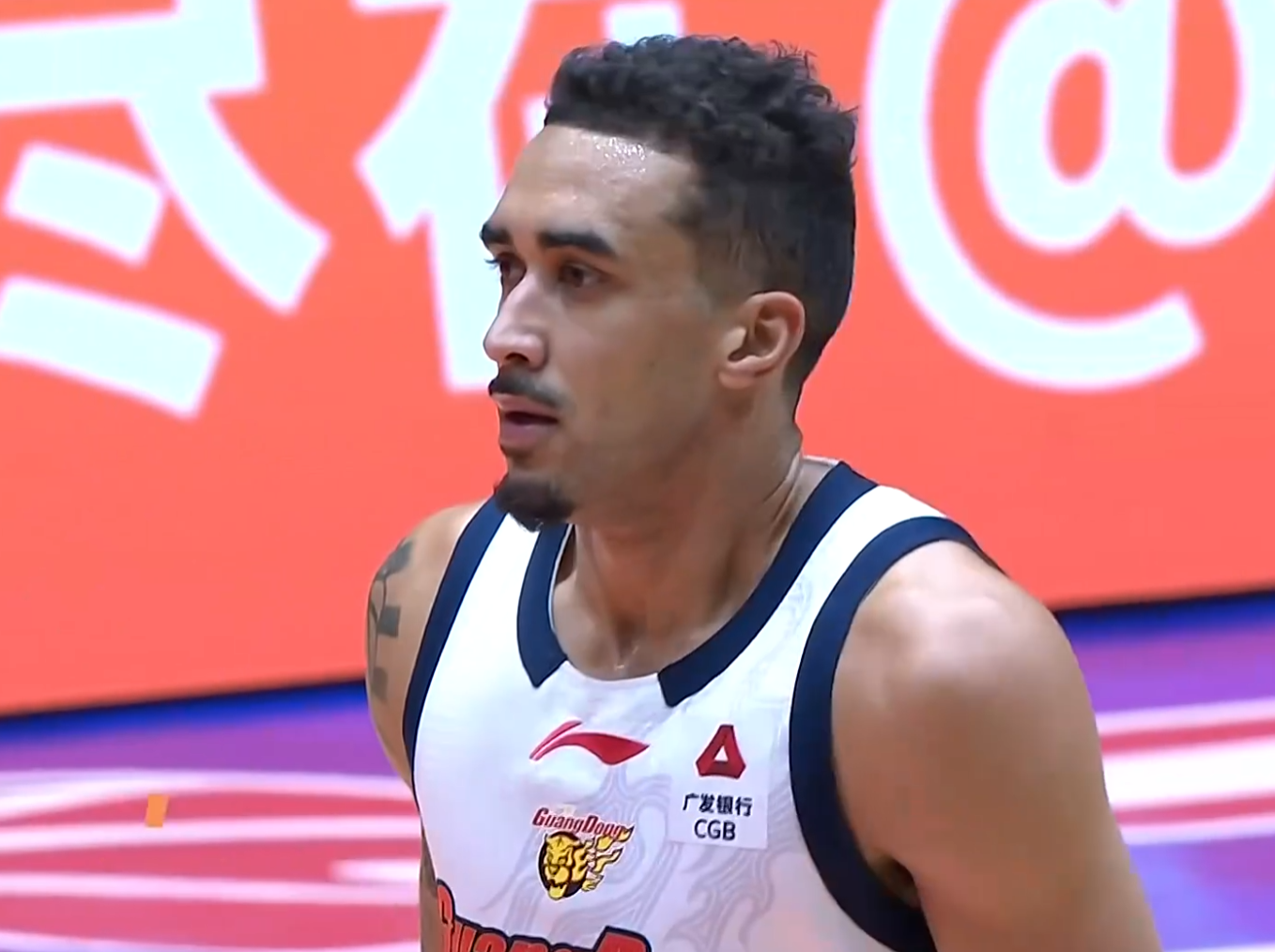 世界杯赛事直播官方app下载-广东9分领先吉林!徐杰进攻打疯了,奎因轰21+4,萨姆纳神奇三分