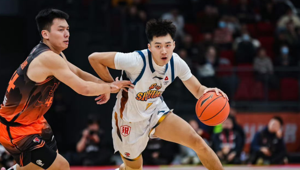 世界杯手机观看-CBA新秀第一年就成球队老大的3位现役球星