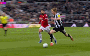 世界杯下载安装指南-半场多打1人遭绝杀！曼联1-2十人纽卡 近12轮首败 B费送点后助攻