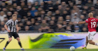 世界杯下载安装指南-半场多打1人遭绝杀！曼联1-2十人纽卡 近12轮首败 B费送点后助攻